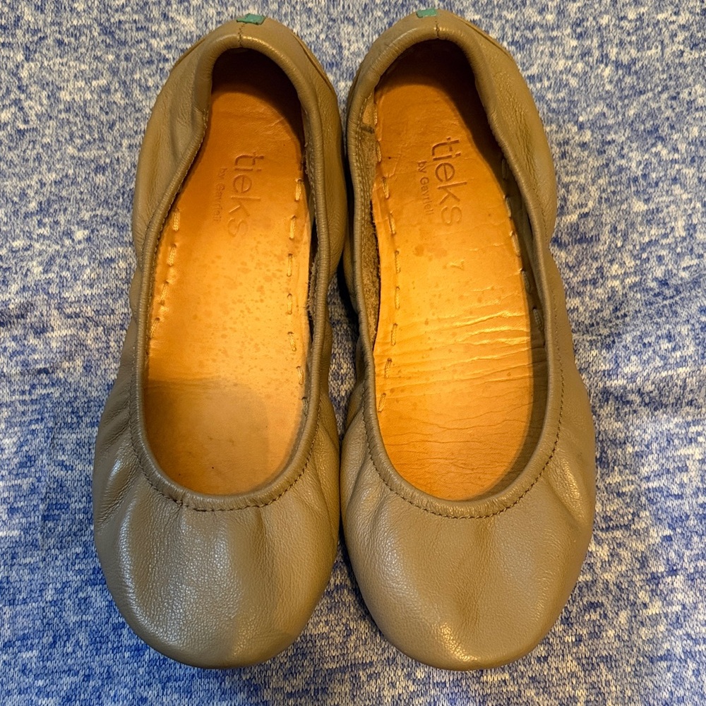 Tieks Women's Greystone Ballet Flats in box and with accessories